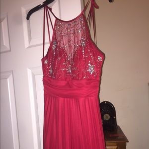 Red sleeveless prom dress